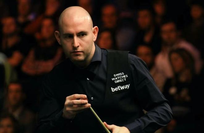 足球市场的 足球市场的